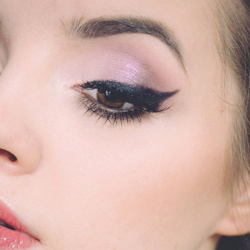 How to apply eyeliner